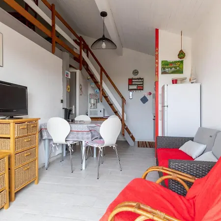 Holiday home Maison T2 Avec Mezzanine A Plage, Terrasse Et Barbecue - Fr-1-521-82